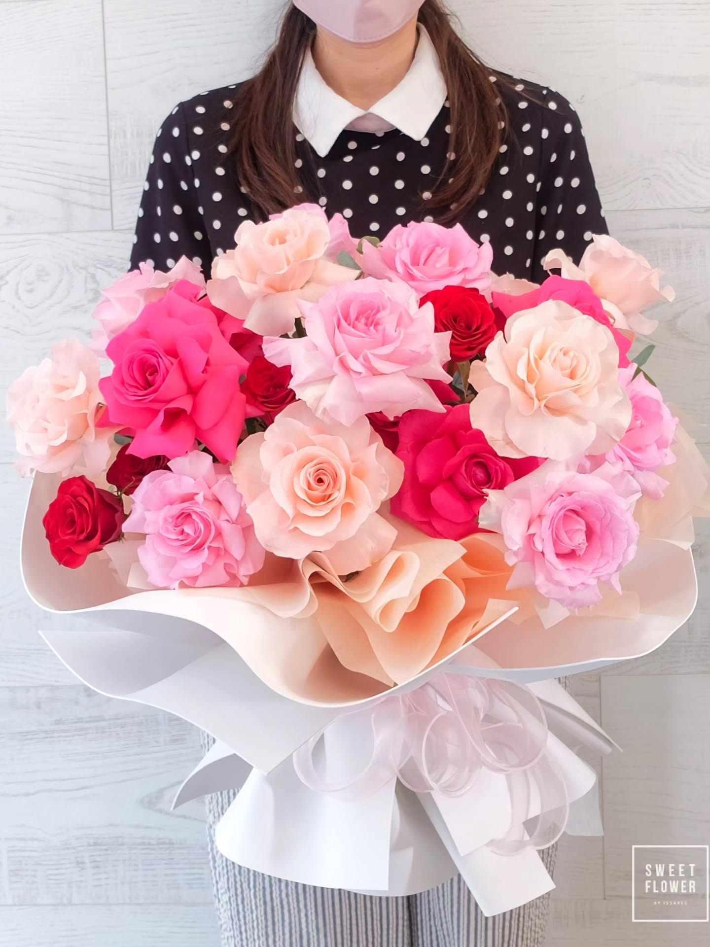 ช่อ หลากสี หวาน ดอกไม้หลัก กุหลาบ — ผลงานร้านดอกไม้ Sweetflower by Issaree — ภาพที่ 2 จาก 4