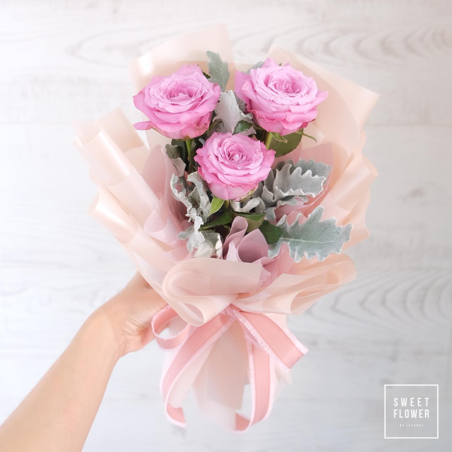 ช่อ พาสเทล หวาน ดอกไม้หลัก กุหลาบ ยูคาลิปตัส/ใบไม้ — ผลงานร้านดอกไม้ Sweetflower by Issaree