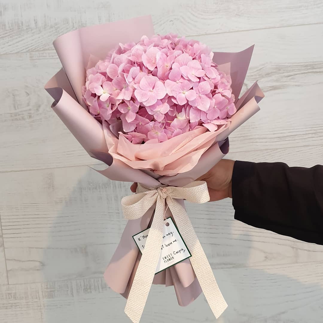 ช่อ พาสเทล หวาน ดอกไม้หลัก ไฮเดรนเยีย — ผลงานร้านดอกไม้ Sweetflower by Issaree