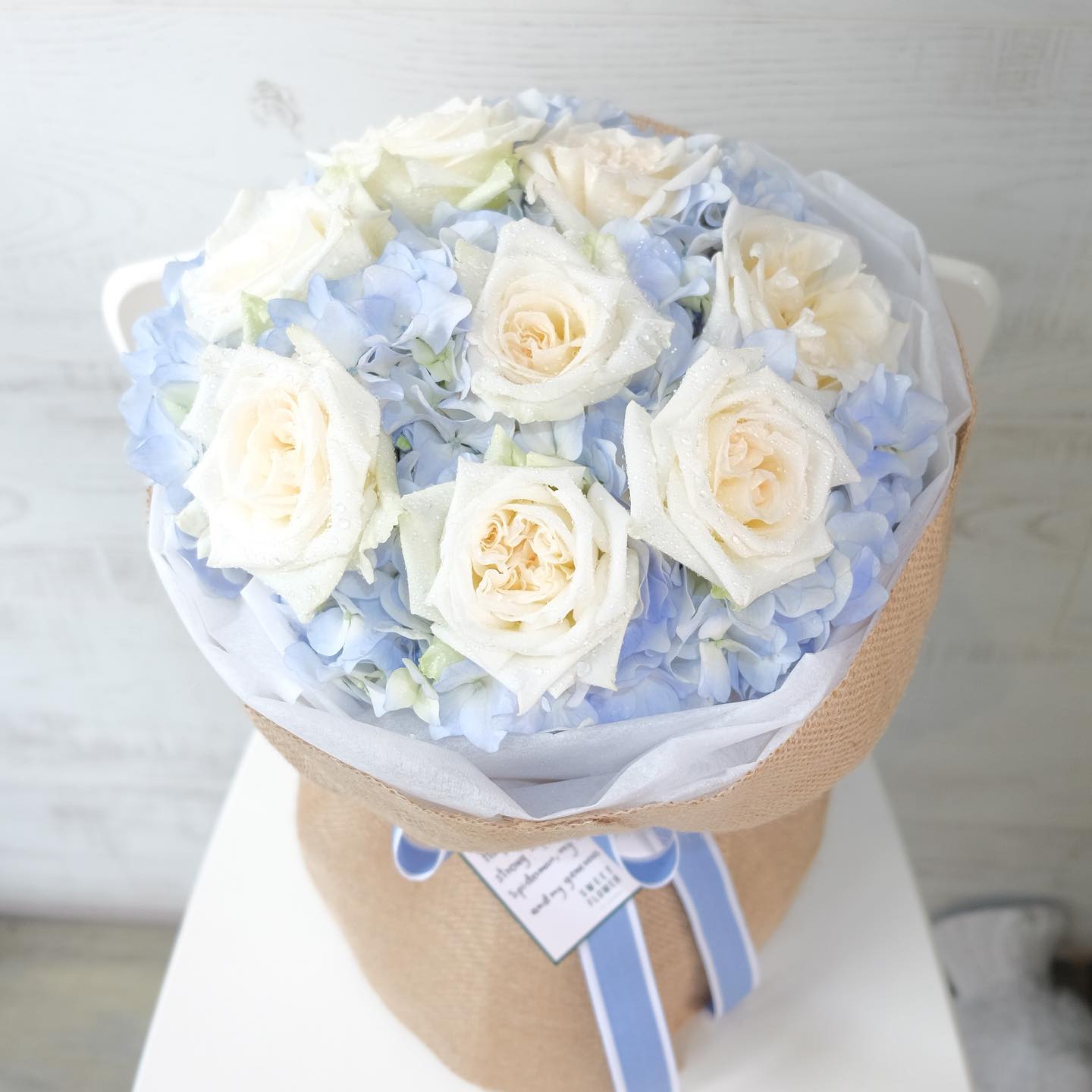 ช่อ ม่วง-ฟ้า หวาน ดอกไม้หลัก กุหลาบ ไฮเดรนเยีย — ผลงานร้านดอกไม้ Sweetflower by Issaree — ภาพที่ 3 จาก 4