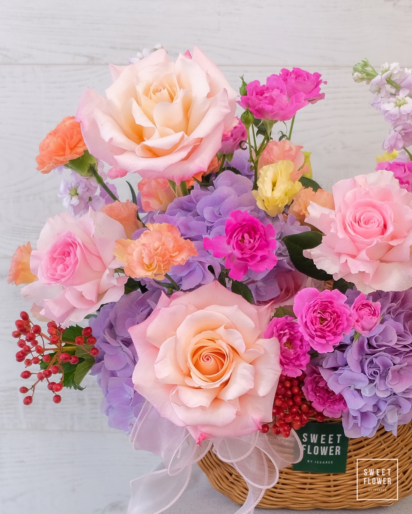 ตะกร้า พาสเทล หวาน ดอกไม้หลัก กุหลาบ ไฮเดรนเยีย — ผลงานร้านดอกไม้ Sweetflower by Issaree — ภาพที่ 3 จาก 4