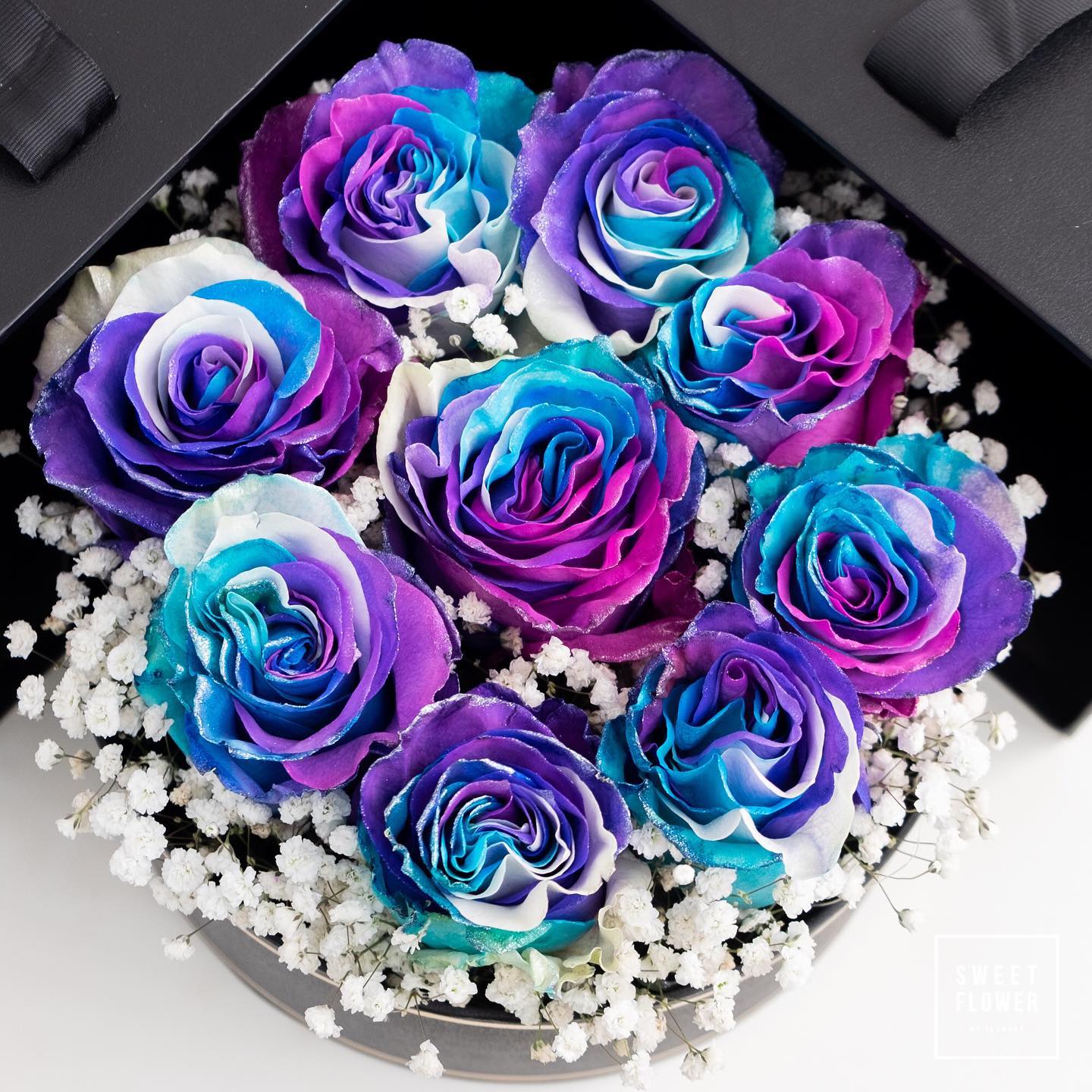 กล่อง ม่วง-ฟ้า ดอกไม้หลัก กุหลาบ เบบี้บรีธ/ยิปโซ — ผลงานร้านดอกไม้ Sweetflower by Issaree — ภาพที่ 2 จาก 2
