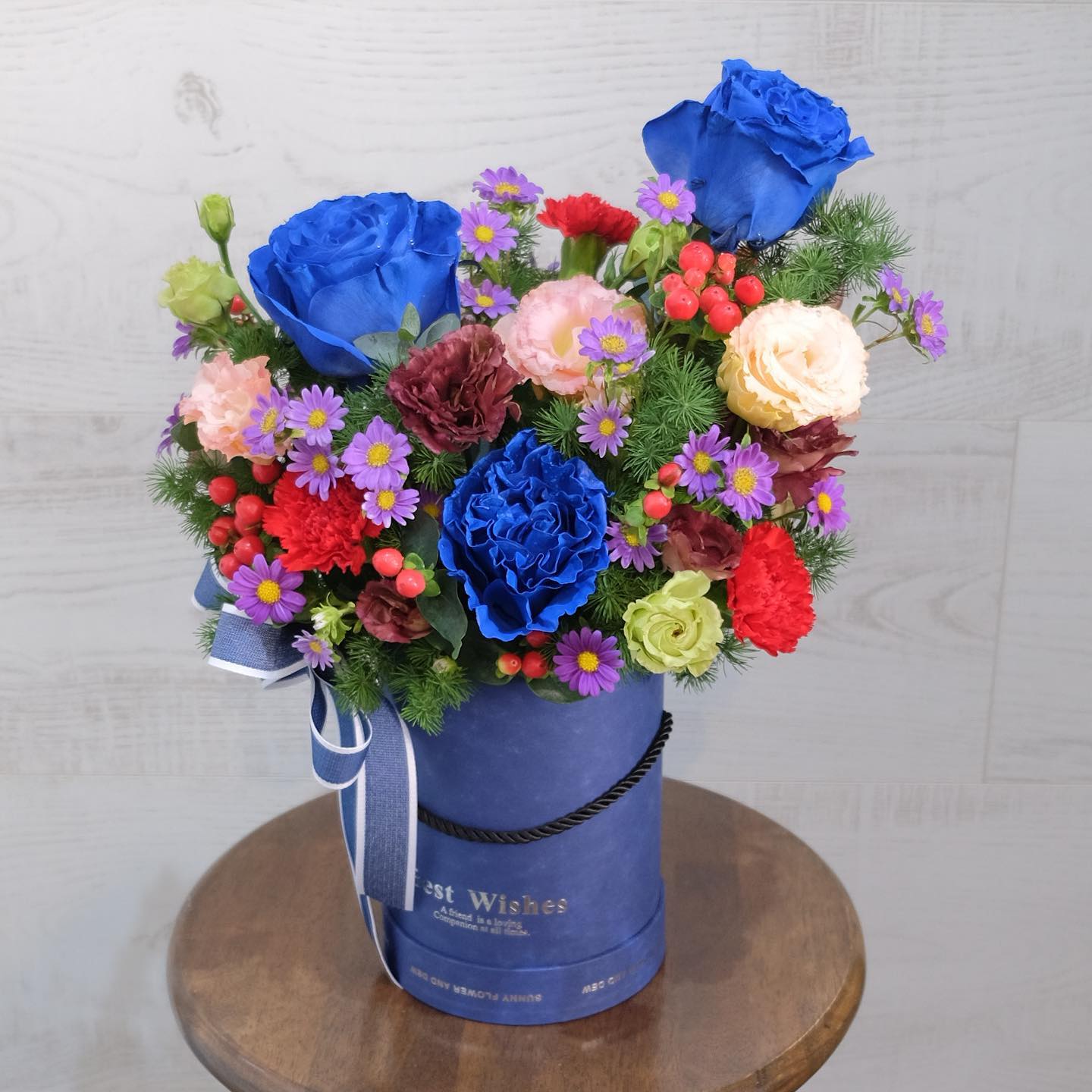 กล่อง หลากสี หวาน ดอกไม้หลัก กุหลาบ คาร์เนชั่น เบญจมาศ/มัม — ผลงานร้านดอกไม้ Sweetflower by Issaree — ภาพที่ 4 จาก 4