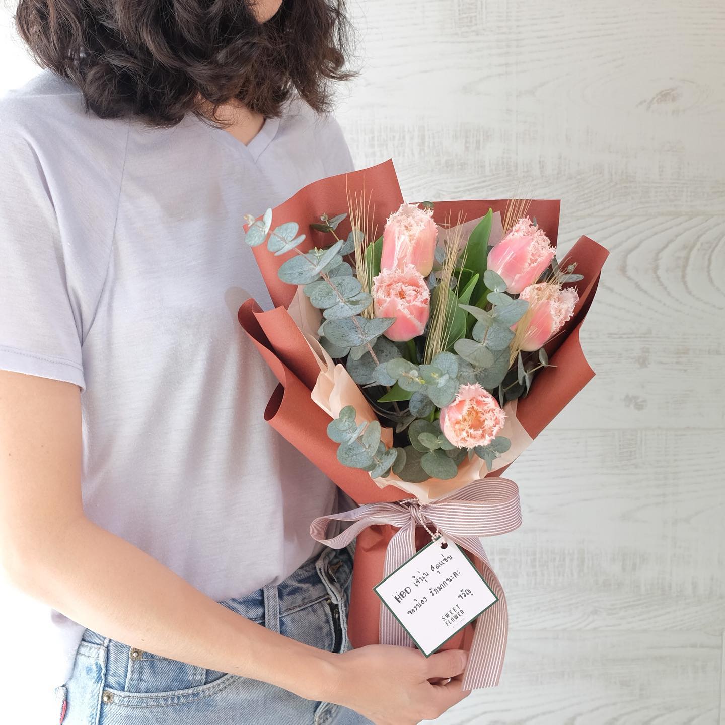 ช่อ พาสเทล หวาน ดอกไม้หลัก พีโอนี่ ทิวลิป ยูคาลิปตัส/ใบไม้ — ผลงานร้านดอกไม้ Sweetflower by Issaree