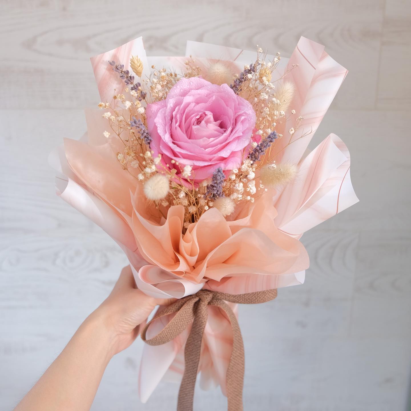 ช่อ พาสเทล หวาน ดอกไม้หลัก กุหลาบ เบบี้บรีธ/ยิปโซ ดอกไม้แห้ง — ผลงานร้านดอกไม้ Sweetflower by Issaree