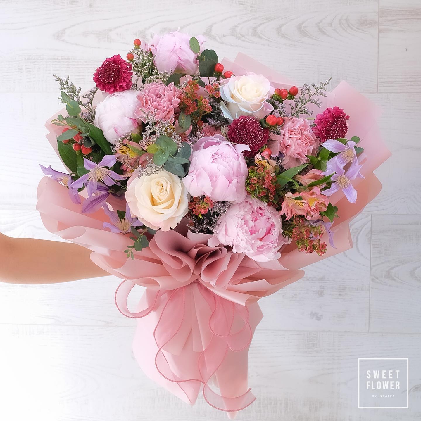 ช่อ พาสเทล หวาน ดอกไม้หลัก พีโอนี่ กุหลาบ คาร์เนชั่น — ผลงานร้านดอกไม้ Sweetflower by Issaree — ภาพที่ 2 จาก 2