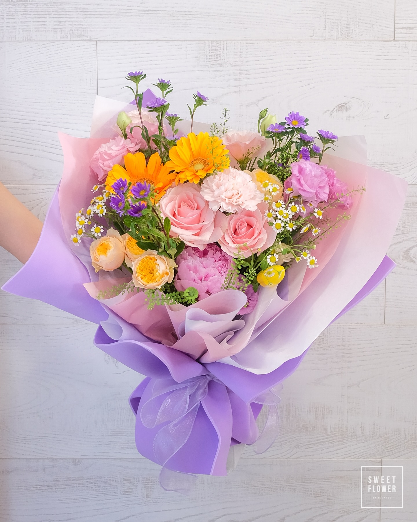ช่อ หลากสี หวาน ดอกไม้หลัก กุหลาบ เยอบีร่า คาร์เนชั่น — ผลงานร้านดอกไม้ Sweetflower by Issaree — ภาพที่ 3 จาก 3