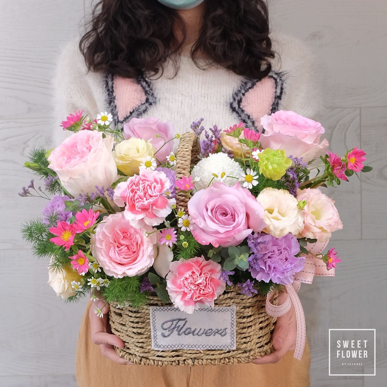 ตะกร้า พาสเทล หวาน ดอกไม้หลัก กุหลาบ คาร์เนชั่น เดซี่/มาร์กาเร็ต — ผลงานร้านดอกไม้ Sweetflower by Issaree — ภาพที่ 6 จาก 6