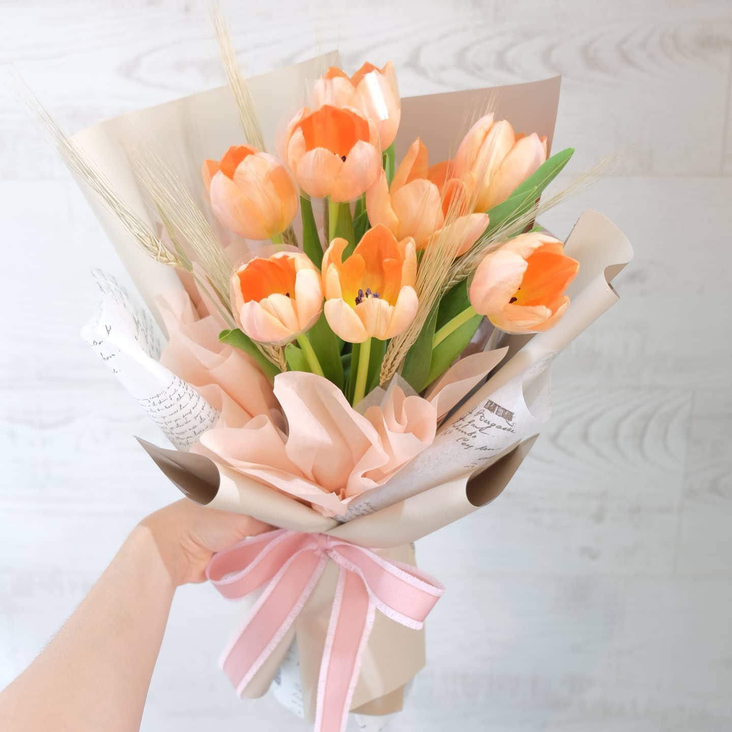 ช่อ เหลือง-ส้ม หวาน ดอกไม้หลัก ทิวลิป ดอกไม้แห้ง — ผลงานร้านดอกไม้ Sweetflower by Issaree — ภาพที่ 1 จาก 1