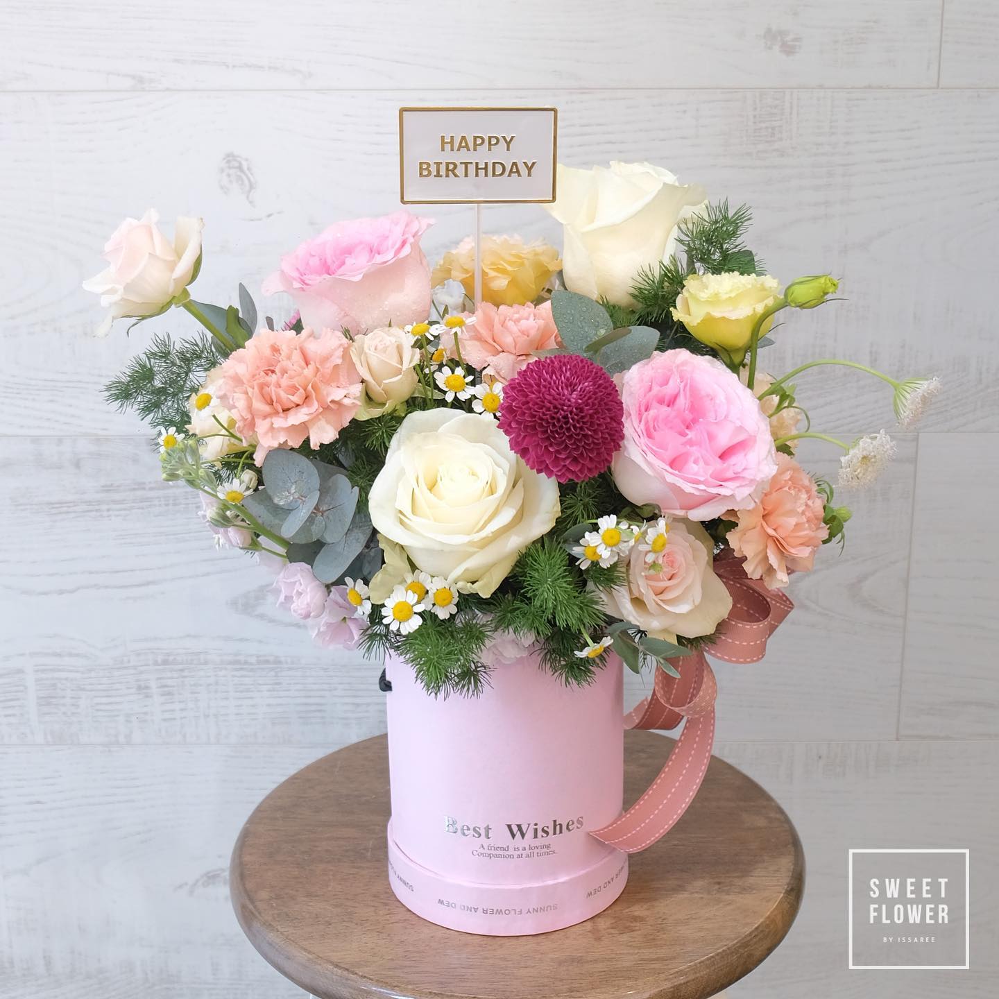 กล่อง พาสเทล หวาน ดอกไม้หลัก กุหลาบ คาร์เนชั่น เดซี่/มาร์กาเร็ต — ผลงานร้านดอกไม้ Sweetflower by Issaree — ภาพที่ 6 จาก 6