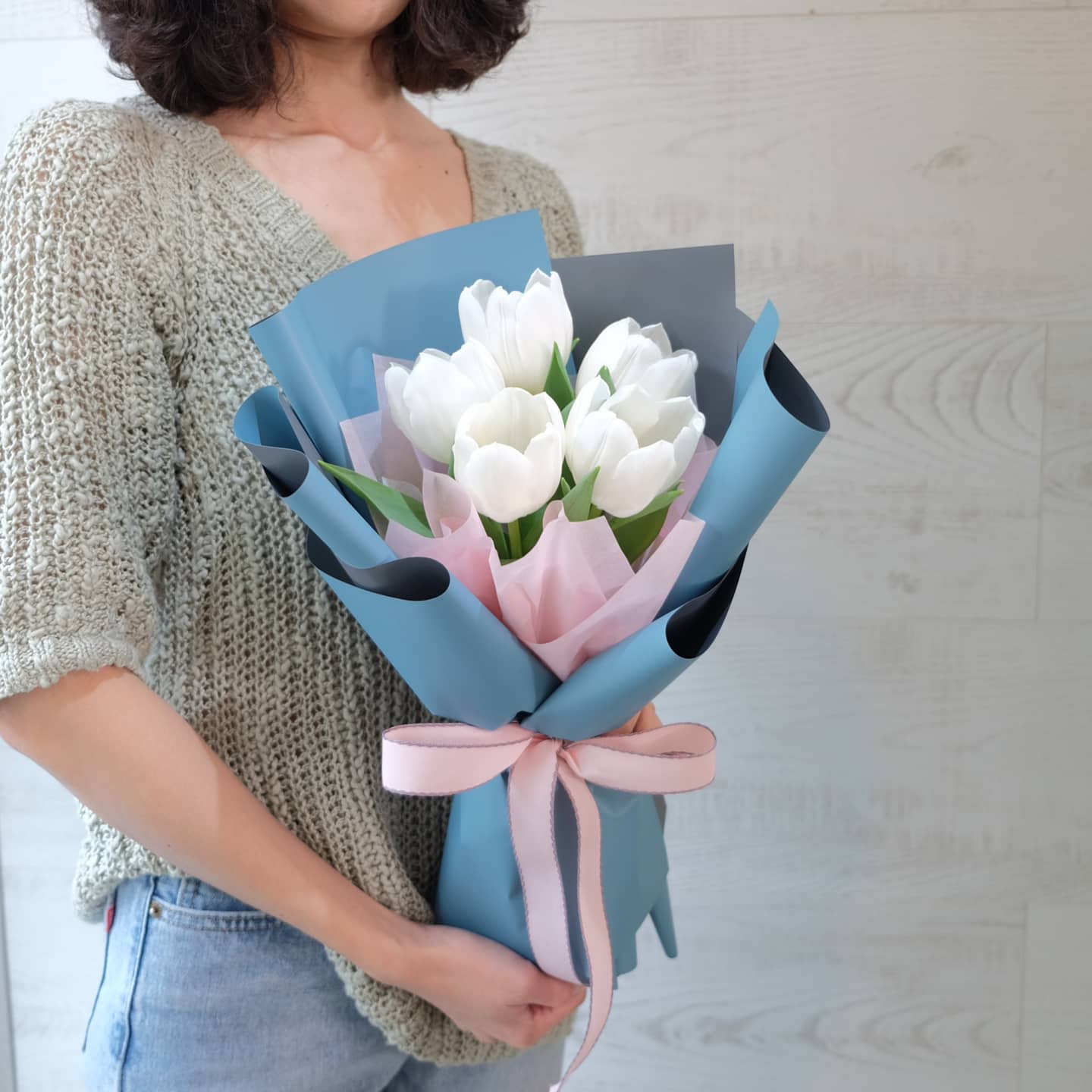 ช่อ ขาว-เขียว หวาน ดอกไม้หลัก ทิวลิป — ผลงานร้านดอกไม้ Sweetflower by Issaree