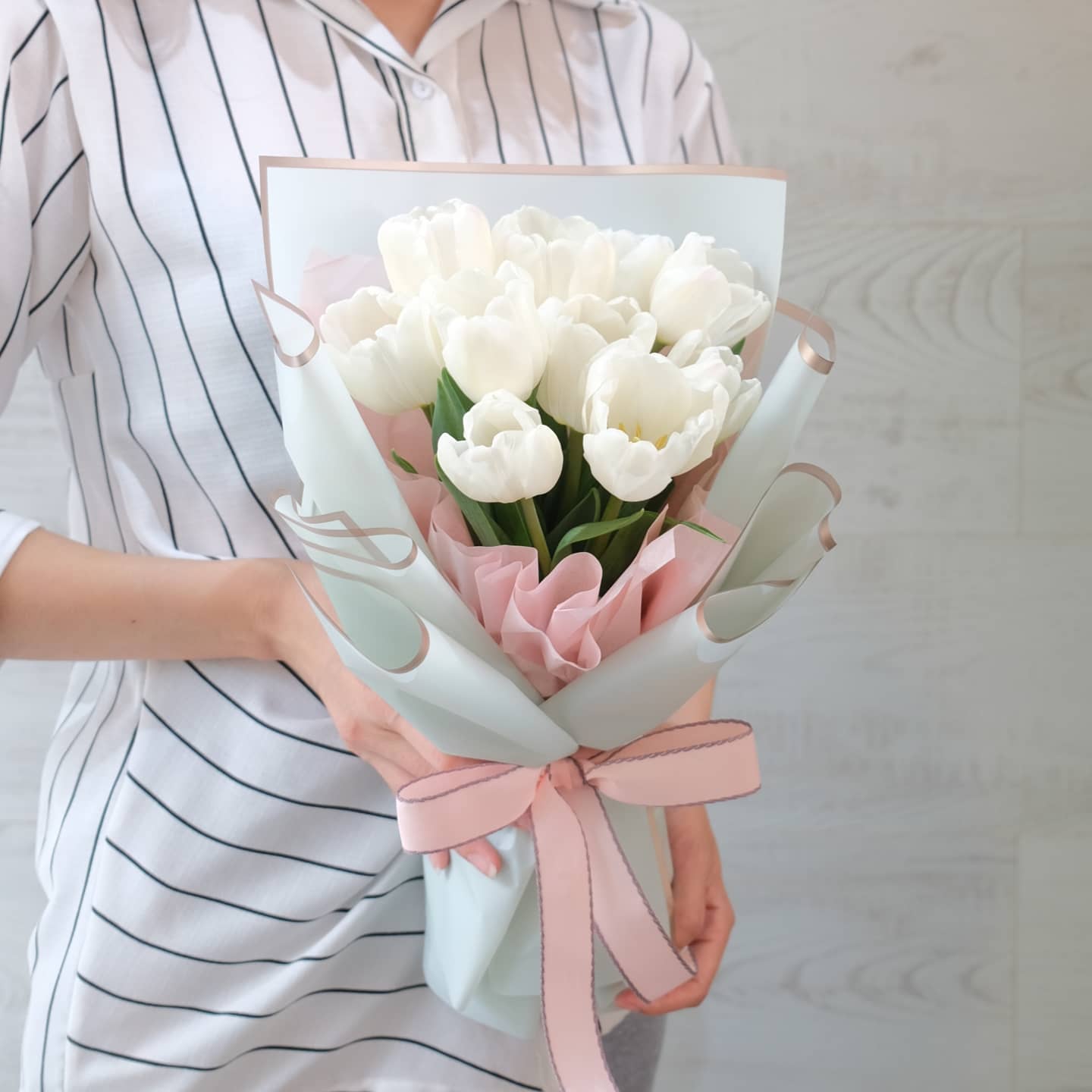 ช่อ ขาว-เขียว หวาน ดอกไม้หลัก ทิวลิป — ผลงานร้านดอกไม้ Sweetflower by Issaree — ภาพที่ 1 จาก 1