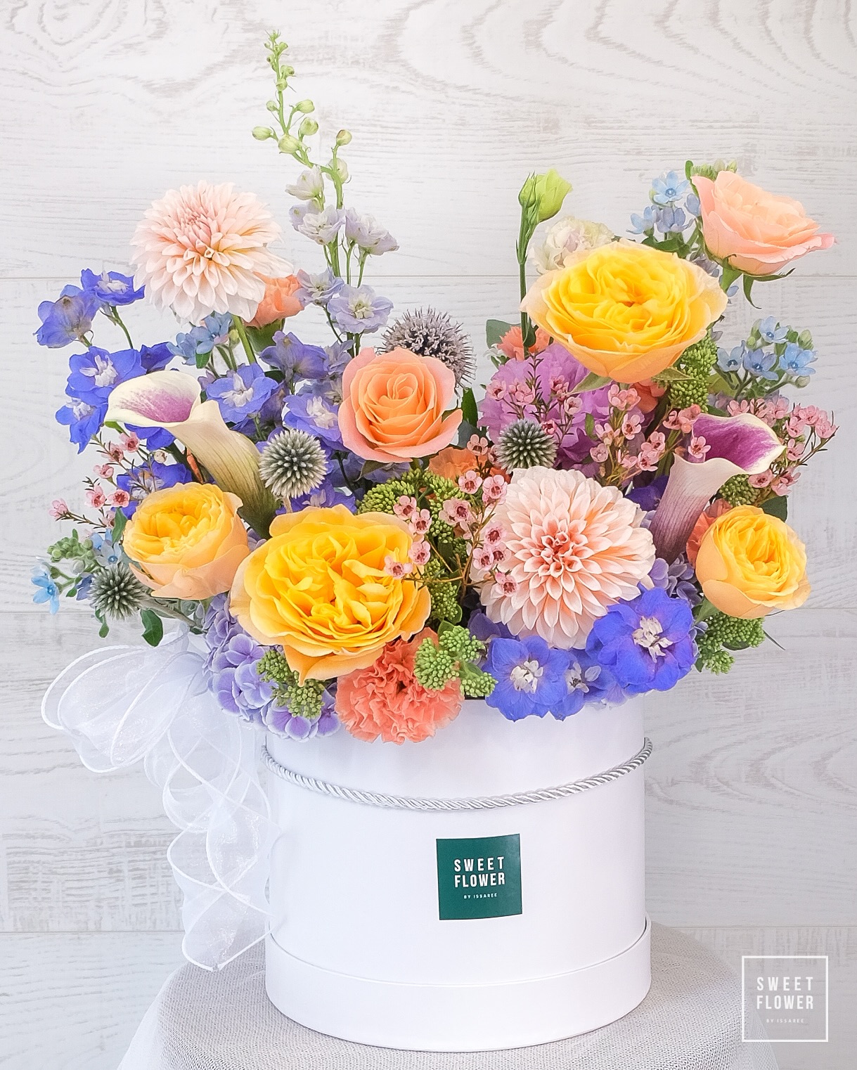 ช่อ หลากสี สดใส ดอกไม้หลัก กุหลาบเอกวาดอร์ กุหลาบ ดาเลีย — ผลงานร้านดอกไม้ Sweetflower by Issaree — ภาพที่ 3 จาก 4