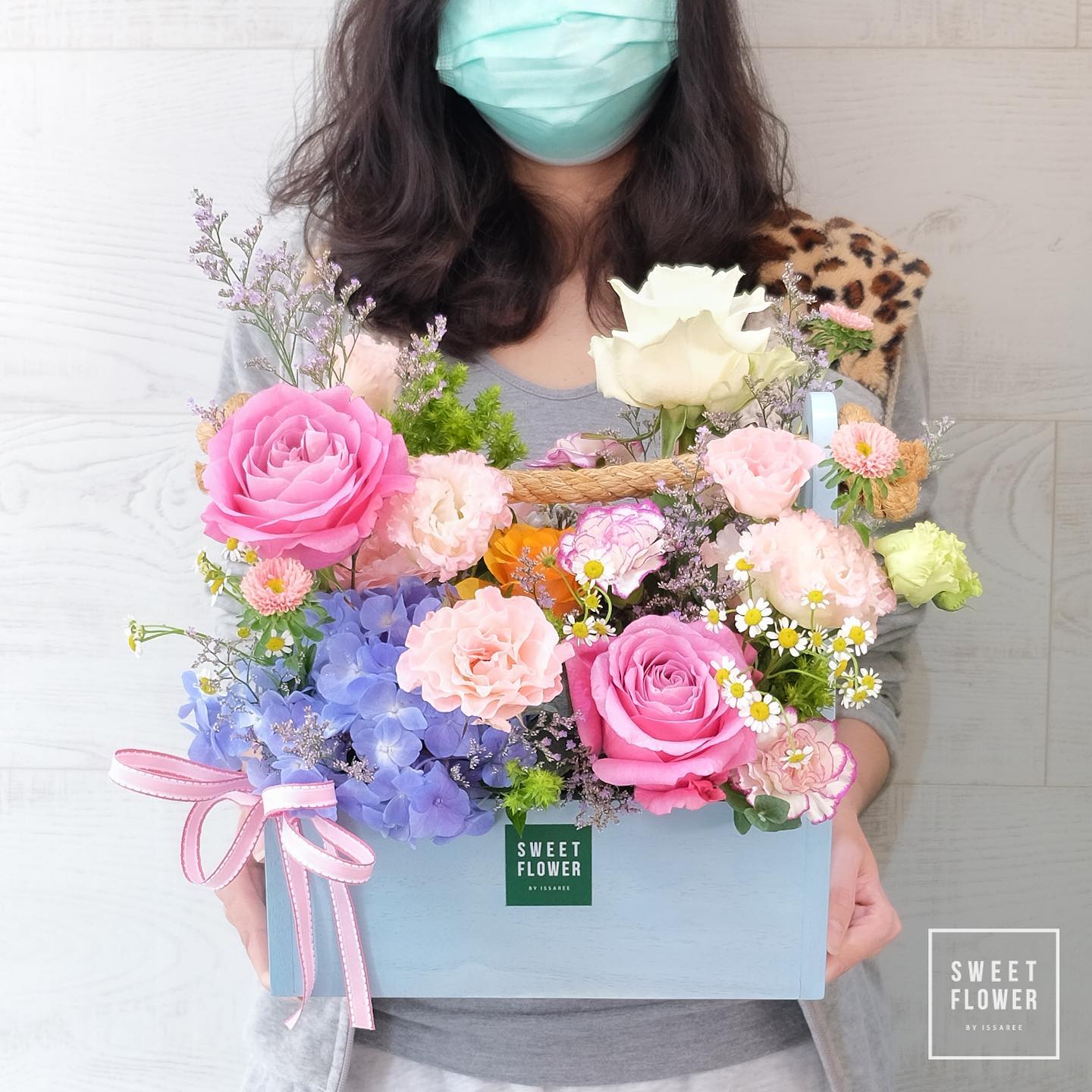 กล่อง หลากสี หวาน ดอกไม้หลัก กุหลาบ ไฮเดรนเยีย เดซี่/มาร์กาเร็ต — ผลงานร้านดอกไม้ Sweetflower by Issaree