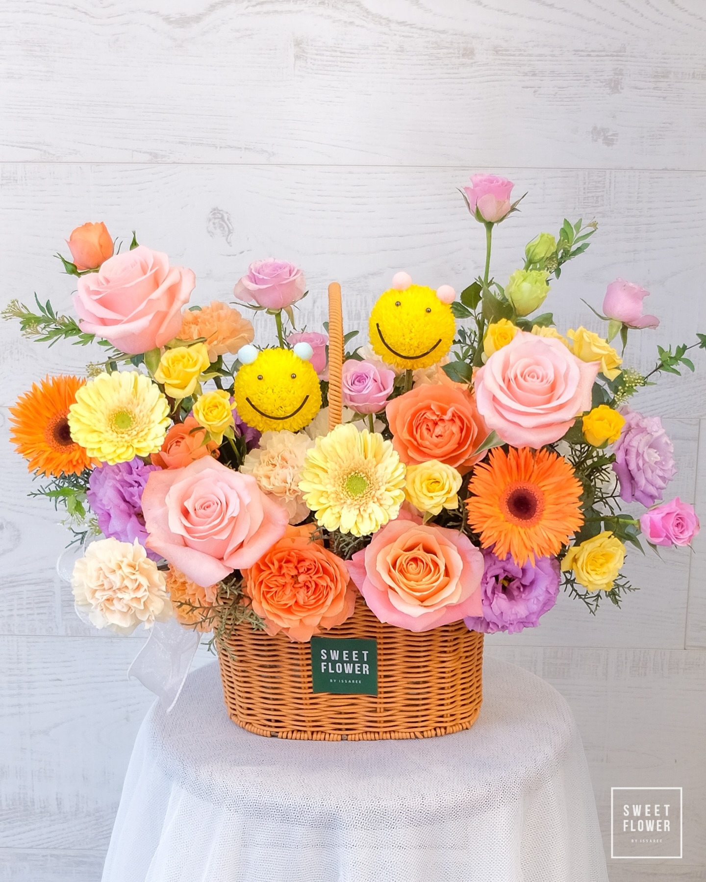 ตะกร้า สดใส สดใส ดอกไม้หลัก กุหลาบ เยอบีร่า อื่นๆ — ผลงานร้านดอกไม้ Sweetflower by Issaree — ภาพที่ 2 จาก 2