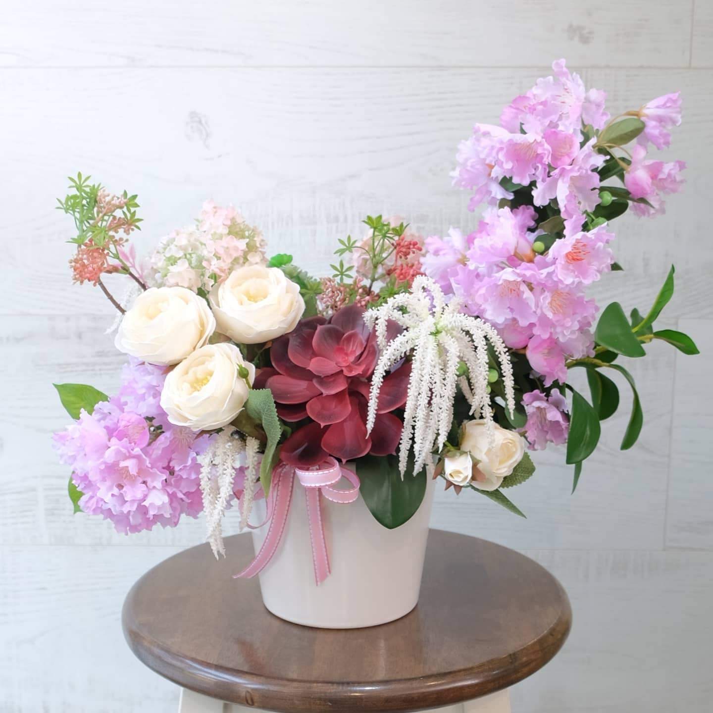 แจกัน ม่วง-ฟ้า ดอกไม้หลัก ไฮเดรนเยีย กุหลาบ คาร์เนชั่น — ผลงานร้านดอกไม้ Sweetflower by Issaree — ภาพที่ 2 จาก 2