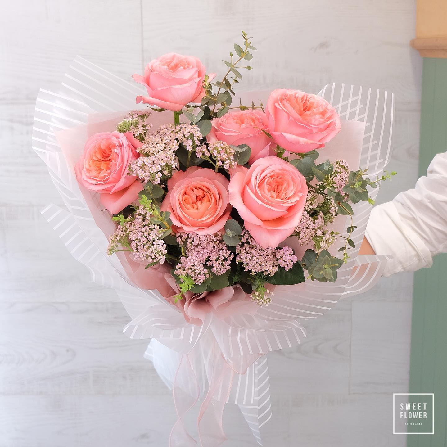 ช่อ พาสเทล หวาน ดอกไม้หลัก กุหลาบ ยูคาลิปตัส/ใบไม้ — ผลงานร้านดอกไม้ Sweetflower by Issaree