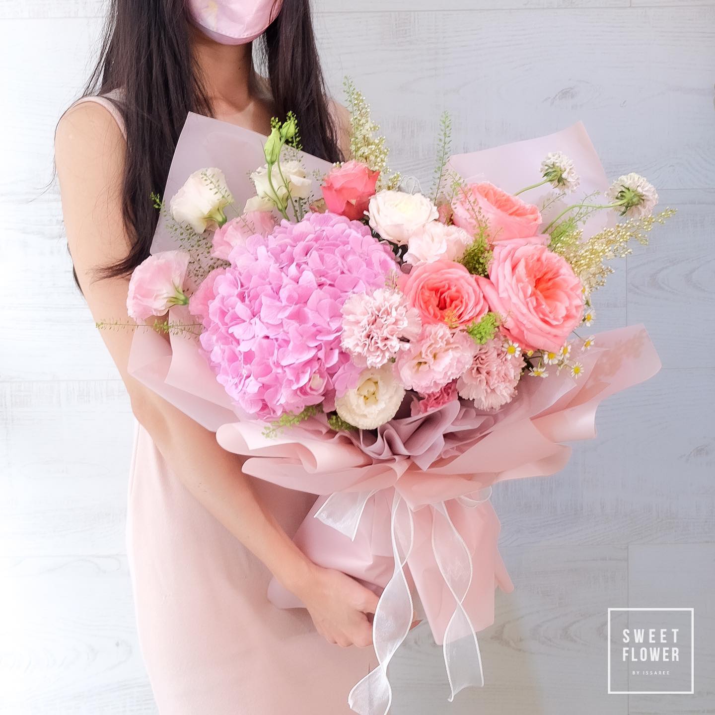ช่อ พาสเทล หวาน ดอกไม้หลัก ไฮเดรนเยีย กุหลาบ คาร์เนชั่น — ผลงานร้านดอกไม้ Sweetflower by Issaree — ภาพที่ 3 จาก 3