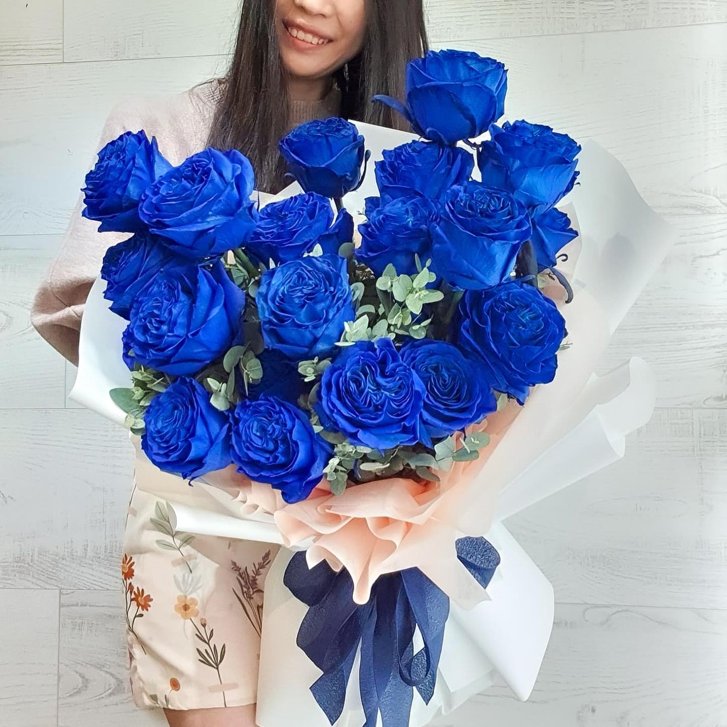 ช่อ ม่วง-ฟ้า หวาน ดอกไม้หลัก กุหลาบ ยูคาลิปตัส/ใบไม้ — ผลงานร้านดอกไม้ Sweetflower by Issaree — ภาพที่ 3 จาก 3