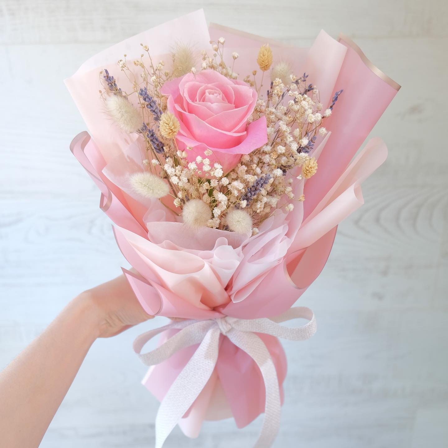 ช่อ พาสเทล หวาน ดอกไม้หลัก กุหลาบ เบบี้บรีธ/ยิปโซ ดอกไม้แห้ง — ผลงานร้านดอกไม้ Sweetflower by Issaree