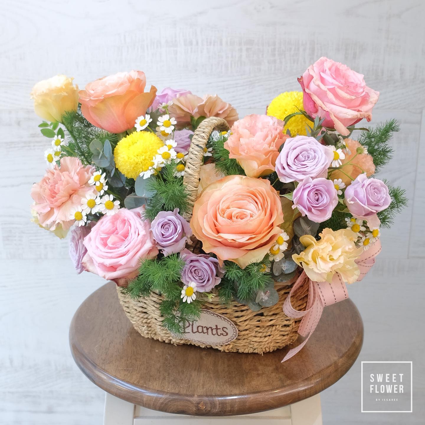 ตะกร้า หลากสี หวาน ดอกไม้หลัก กุหลาบ คาร์เนชั่น เดซี่/มาร์กาเร็ต — ผลงานร้านดอกไม้ Sweetflower by Issaree — ภาพที่ 6 จาก 6