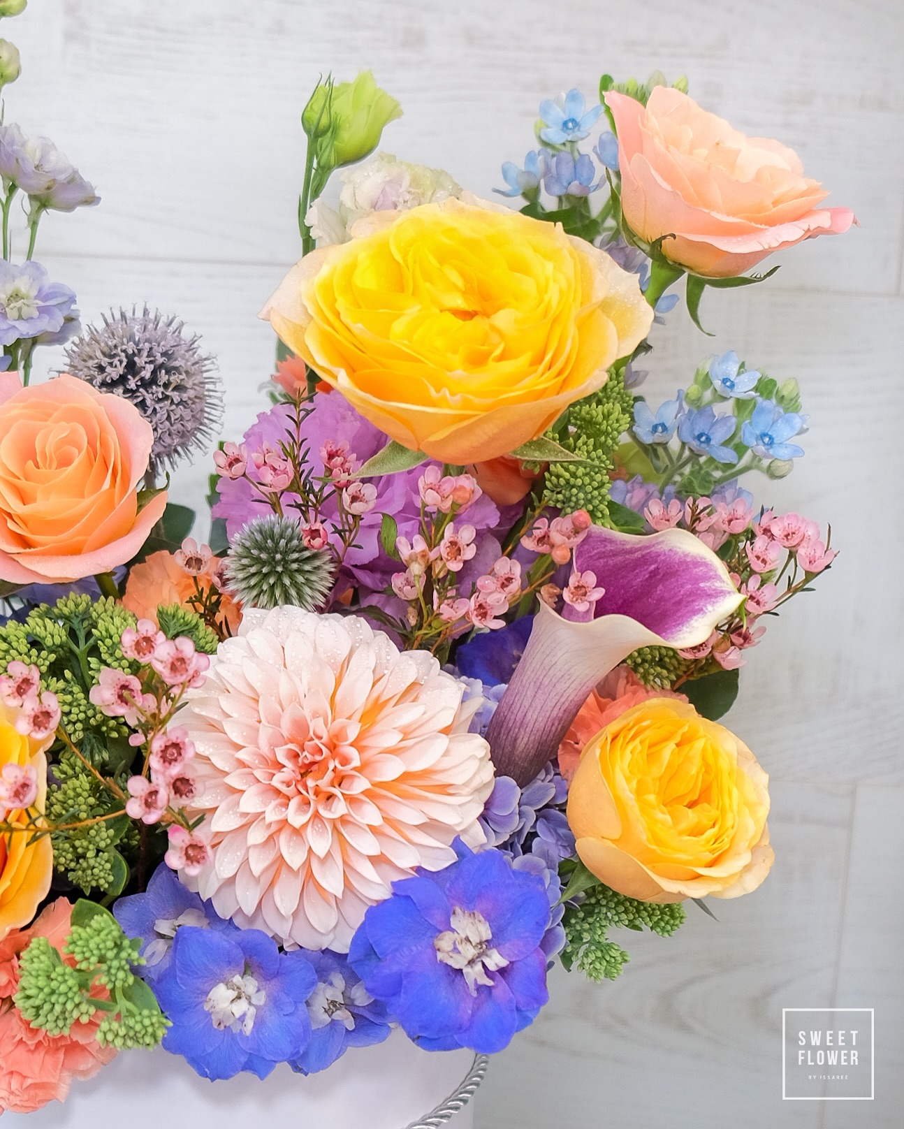 ช่อ หลากสี สดใส ดอกไม้หลัก กุหลาบเอกวาดอร์ กุหลาบ ดาเลีย — ผลงานร้านดอกไม้ Sweetflower by Issaree — ภาพที่ 4 จาก 4