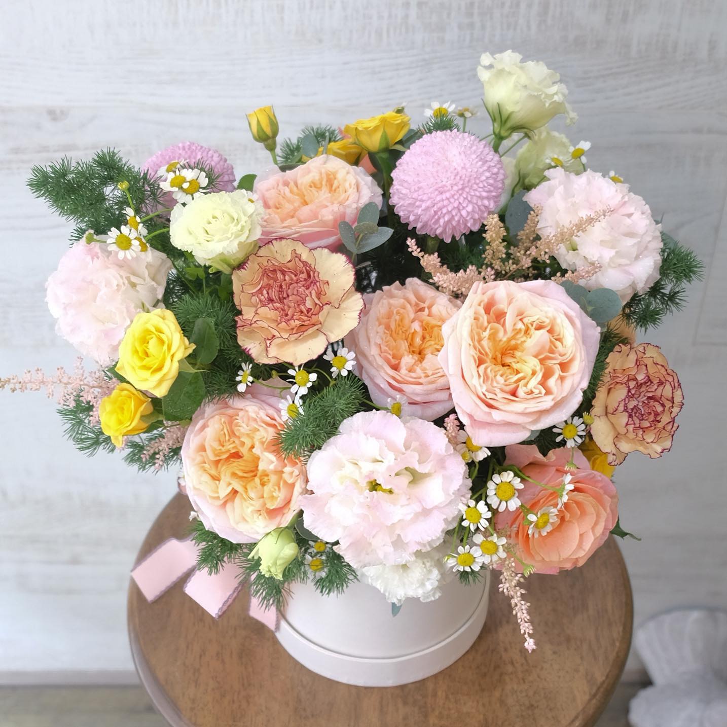 กล่อง พาสเทล หวาน ดอกไม้หลัก กุหลาบ คาร์เนชั่น เบญจมาศ/มัม — ผลงานร้านดอกไม้ Sweetflower by Issaree — ภาพที่ 4 จาก 4