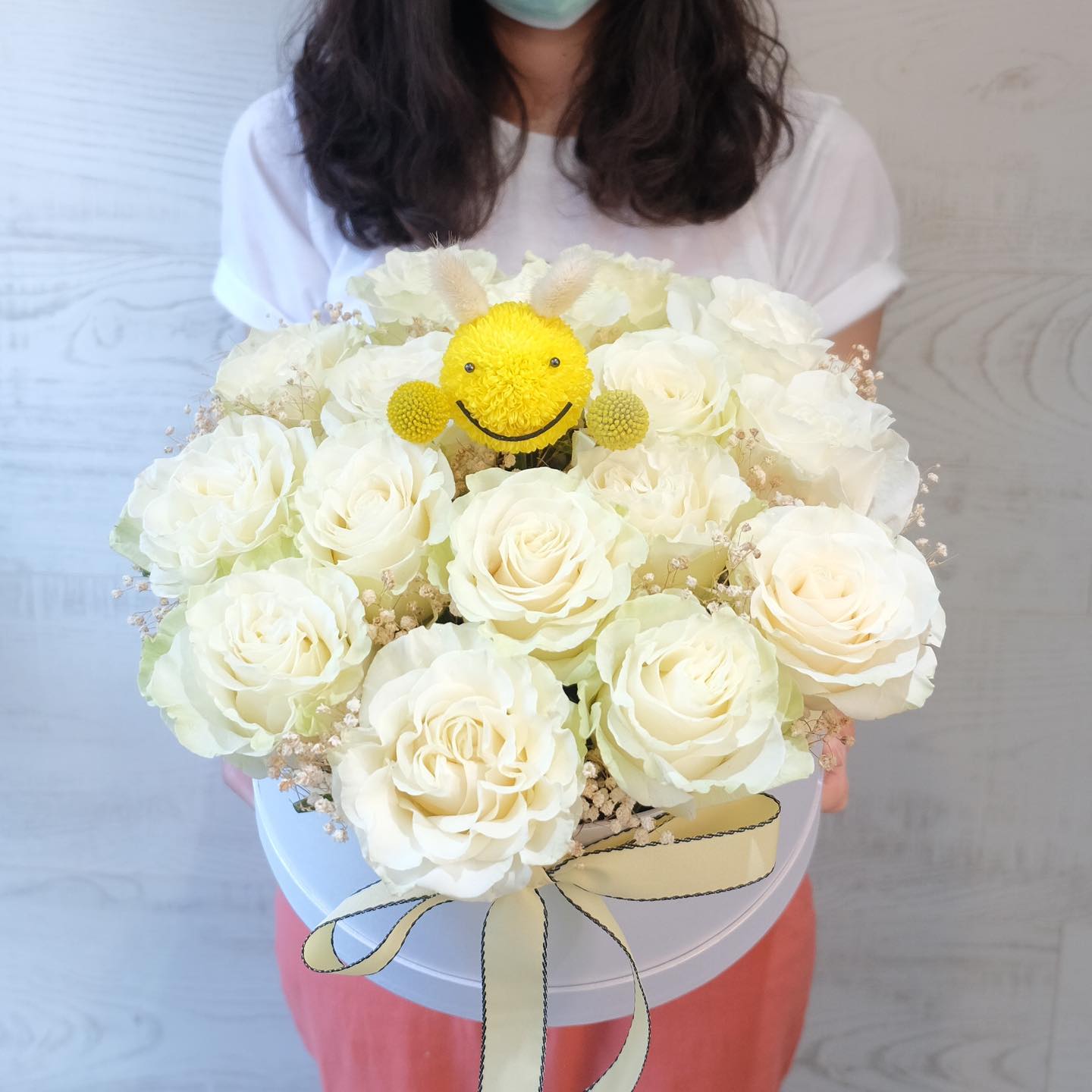 กล่อง เหลือง-ส้ม สดใส ดอกไม้หลัก กุหลาบ เบญจมาศ/มัม — ผลงานร้านดอกไม้ Sweetflower by Issaree — ภาพที่ 8 จาก 8