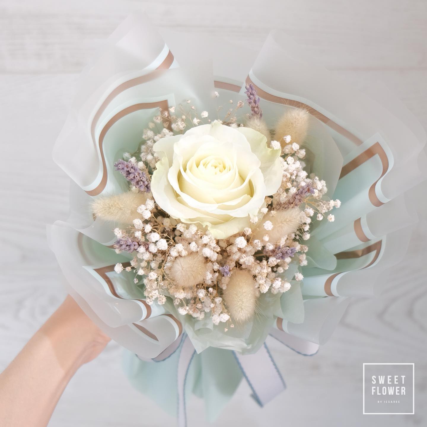 ช่อ ขาว-เขียว หวาน ดอกไม้หลัก กุหลาบ เบบี้บรีธ/ยิปโซ — ผลงานร้านดอกไม้ Sweetflower by Issaree