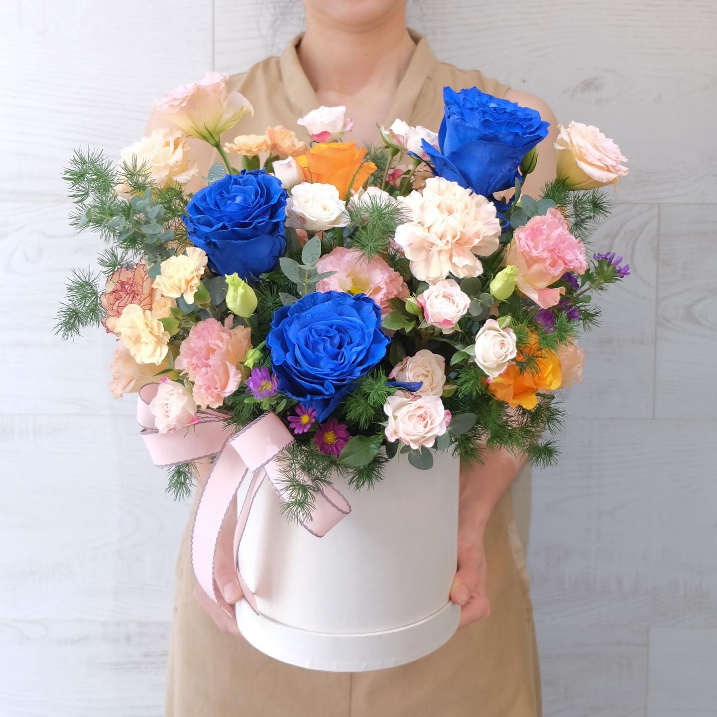 กล่อง หลากสี หวาน ดอกไม้หลัก กุหลาบ คาร์เนชั่น เบญจมาศ/มัม — ผลงานร้านดอกไม้ Sweetflower by Issaree — ภาพที่ 5 จาก 5