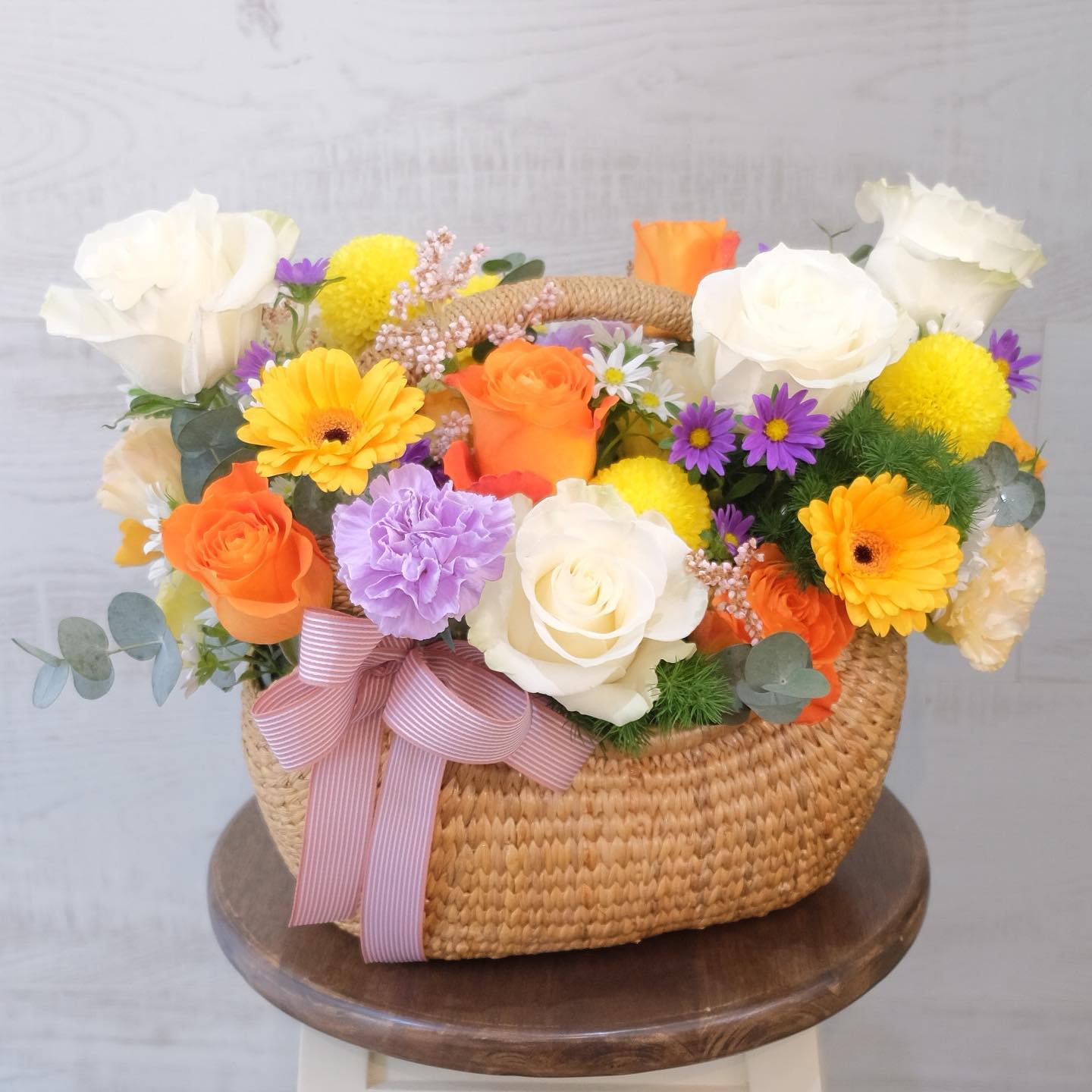 ตะกร้า หลากสี หวาน ดอกไม้หลัก กุหลาบ เบญจมาศ/มัม คาร์เนชั่น — ผลงานร้านดอกไม้ Sweetflower by Issaree — ภาพที่ 4 จาก 4