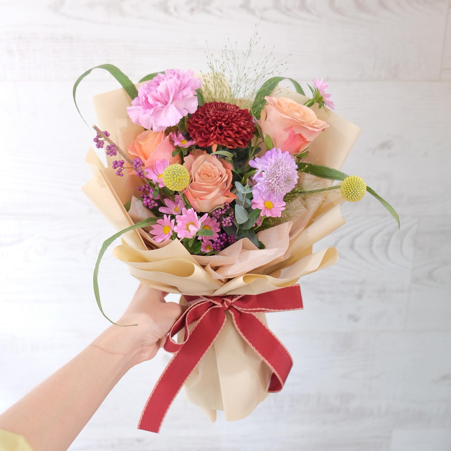 ช่อ หลากสี หวาน ดอกไม้หลัก กุหลาบ คาร์เนชั่น เบญจมาศ/มัม — ผลงานร้านดอกไม้ Sweetflower by Issaree