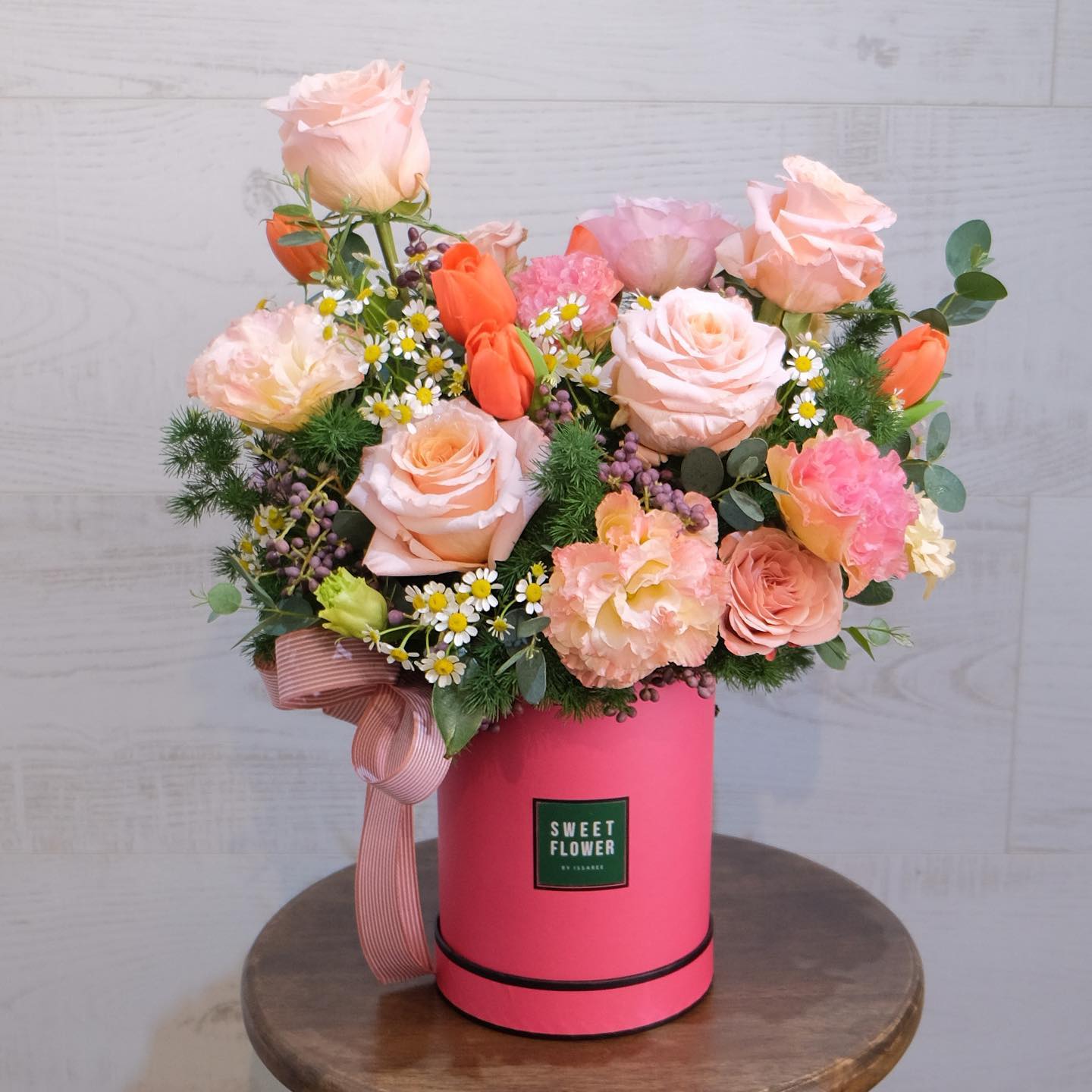 กล่อง พาสเทล หวาน ดอกไม้หลัก กุหลาบ ทิวลิป คาร์เนชั่น — ผลงานร้านดอกไม้ Sweetflower by Issaree — ภาพที่ 5 จาก 5
