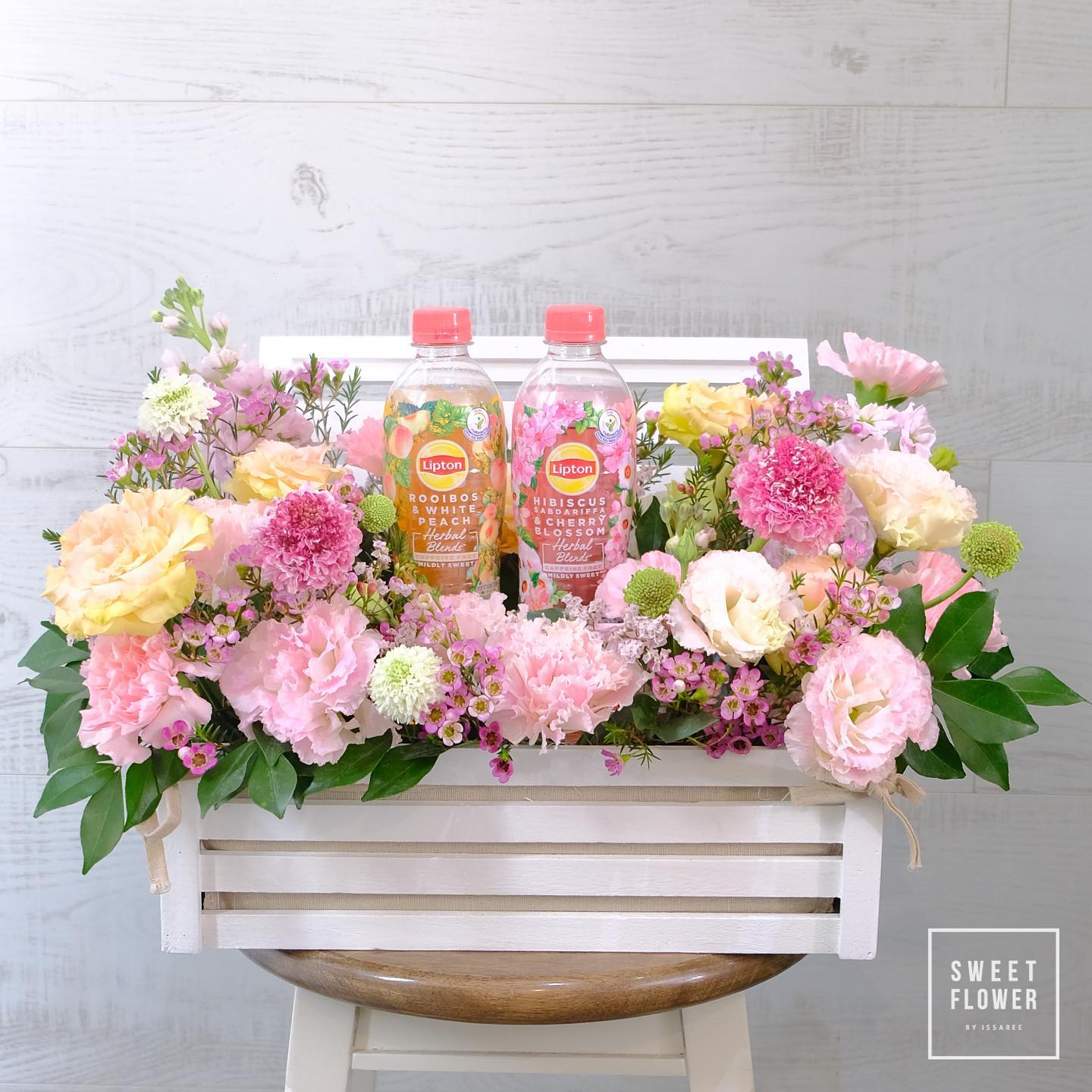 กล่อง พาสเทล หวาน ดอกไม้หลัก คาร์เนชั่น กุหลาบ เบญจมาศ/มัม — ผลงานร้านดอกไม้ Sweetflower by Issaree — ภาพที่ 4 จาก 4