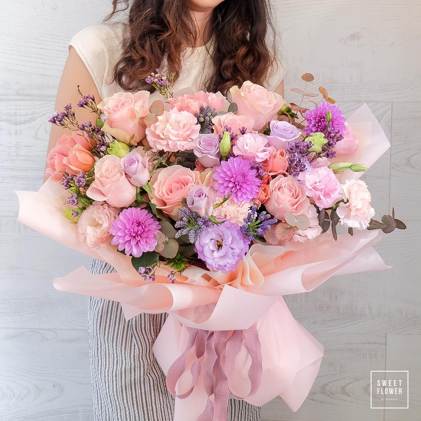 ช่อ พาสเทล หวาน ดอกไม้หลัก กุหลาบ คาร์เนชั่น เบญจมาศ/มัม — ผลงานร้านดอกไม้ Sweetflower by Issaree — ภาพที่ 2 จาก 2