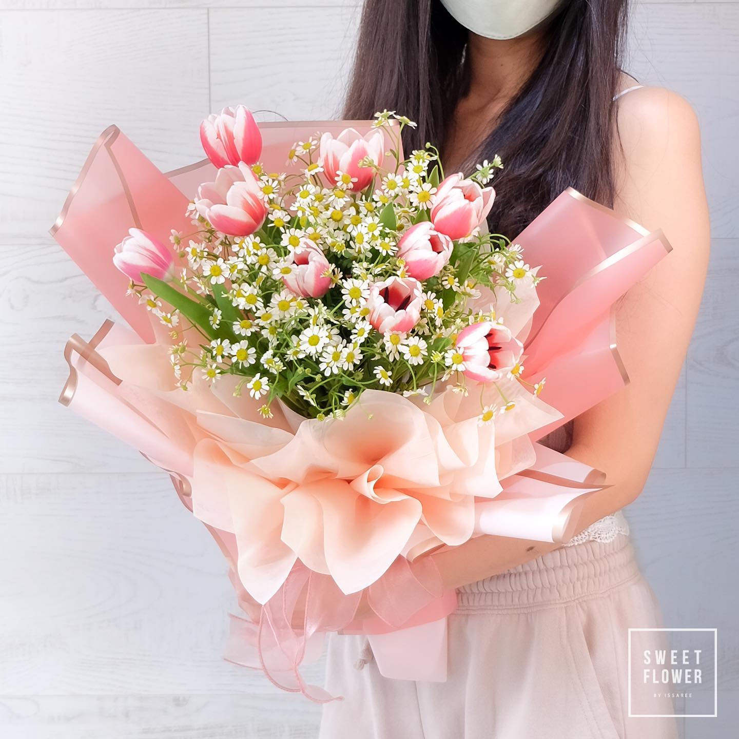 ช่อ พาสเทล หวาน ดอกไม้หลัก ทิวลิป เดซี่/มาร์กาเร็ต เบบี้บรีธ/ยิปโซ — ผลงานร้านดอกไม้ Sweetflower by Issaree