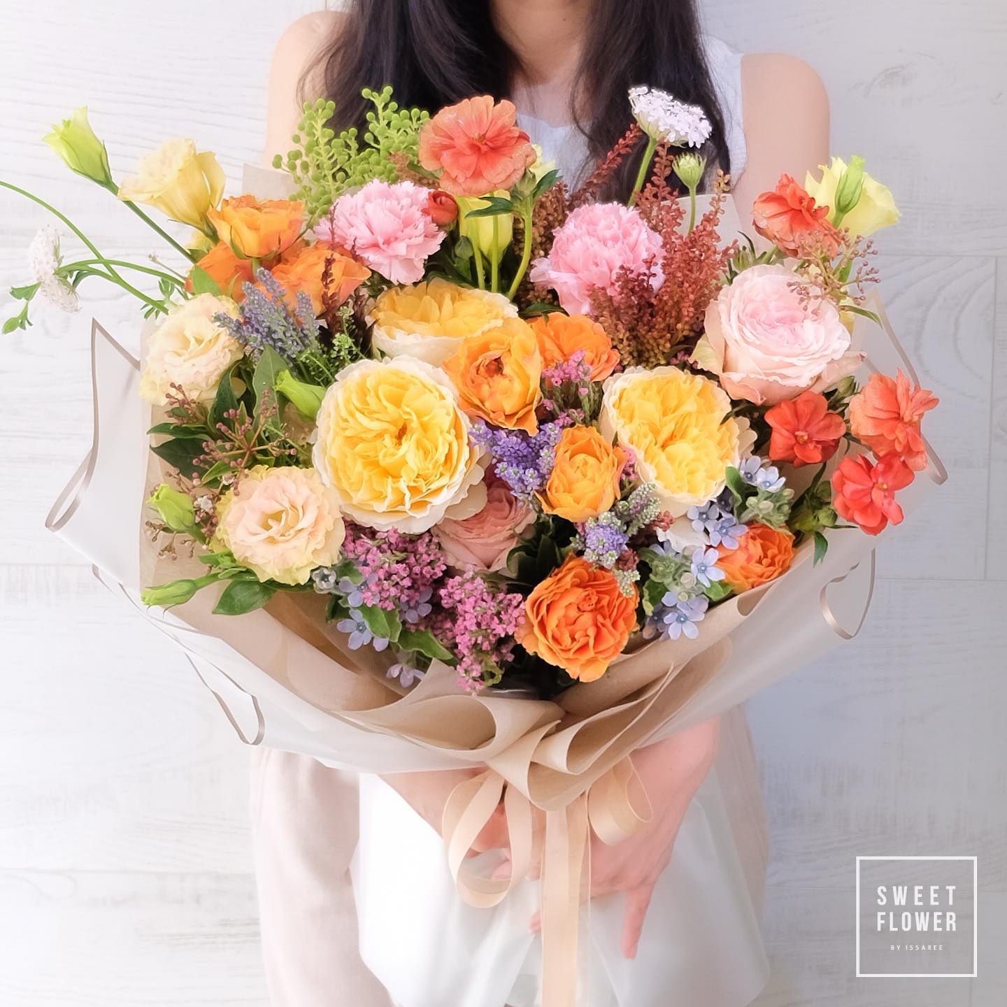 ช่อ เหลือง-ส้ม หวาน ดอกไม้หลัก กุหลาบ คาร์เนชั่น — ผลงานร้านดอกไม้ Sweetflower by Issaree