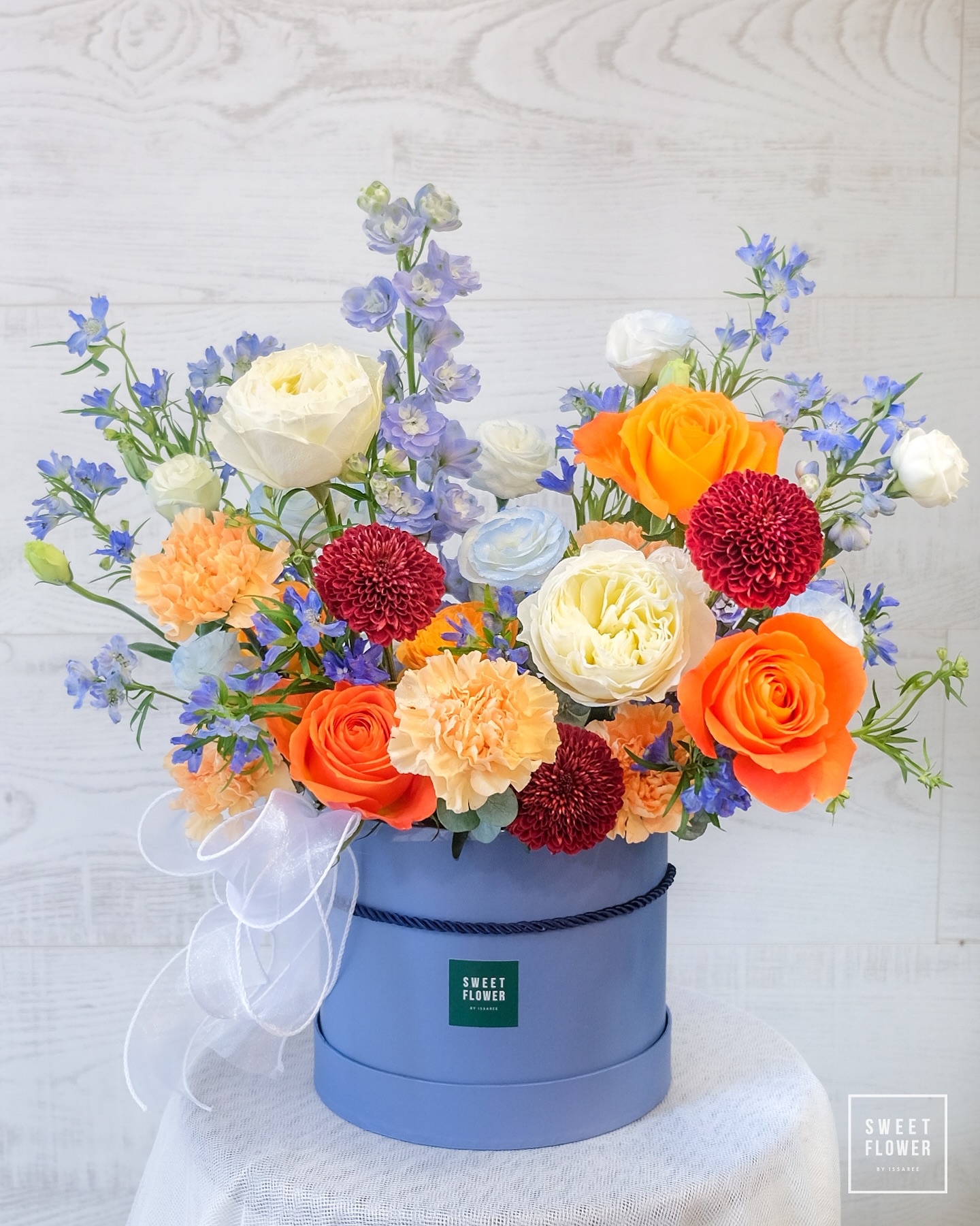 กล่อง หลากสี สดใส ดอกไม้หลัก กุหลาบ คาร์เนชั่น อื่นๆ — ผลงานร้านดอกไม้ Sweetflower by Issaree — ภาพที่ 5 จาก 5