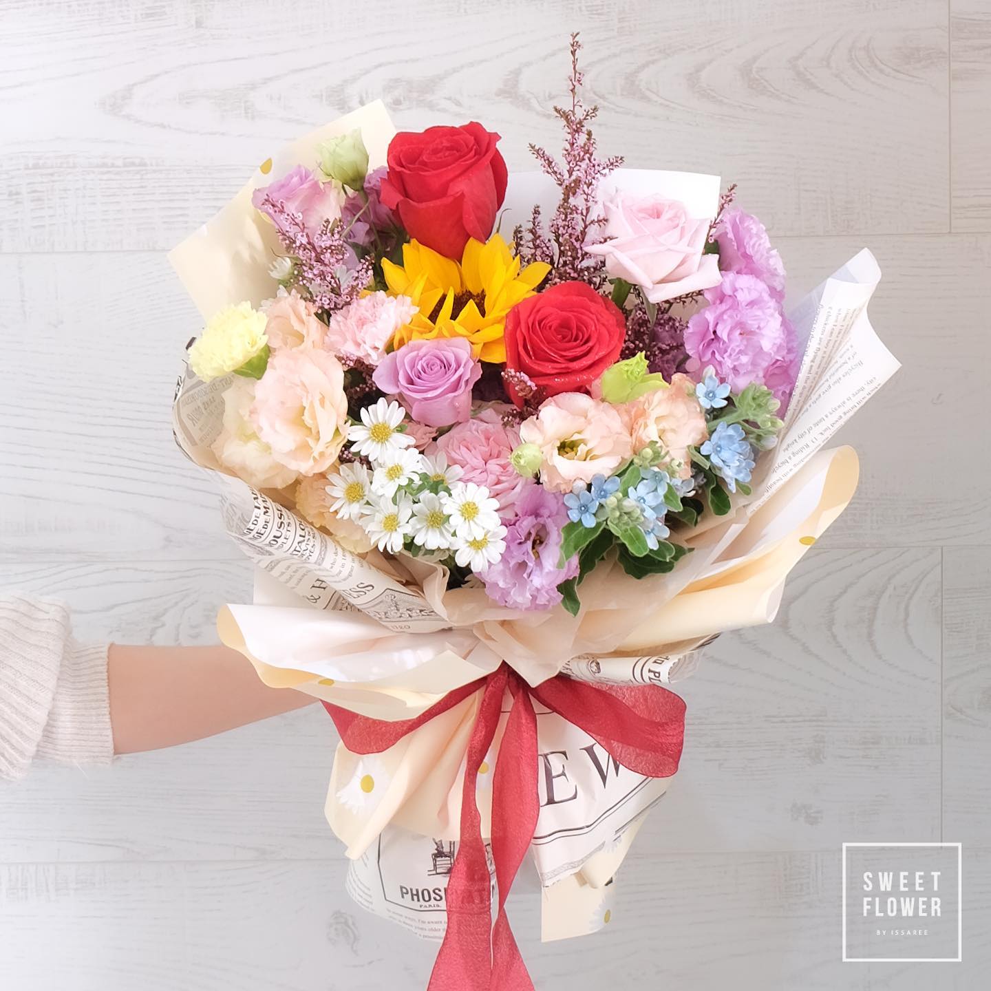 ช่อ หลากสี หวาน ดอกไม้หลัก กุหลาบ ทานตะวัน คาร์เนชั่น — ผลงานร้านดอกไม้ Sweetflower by Issaree