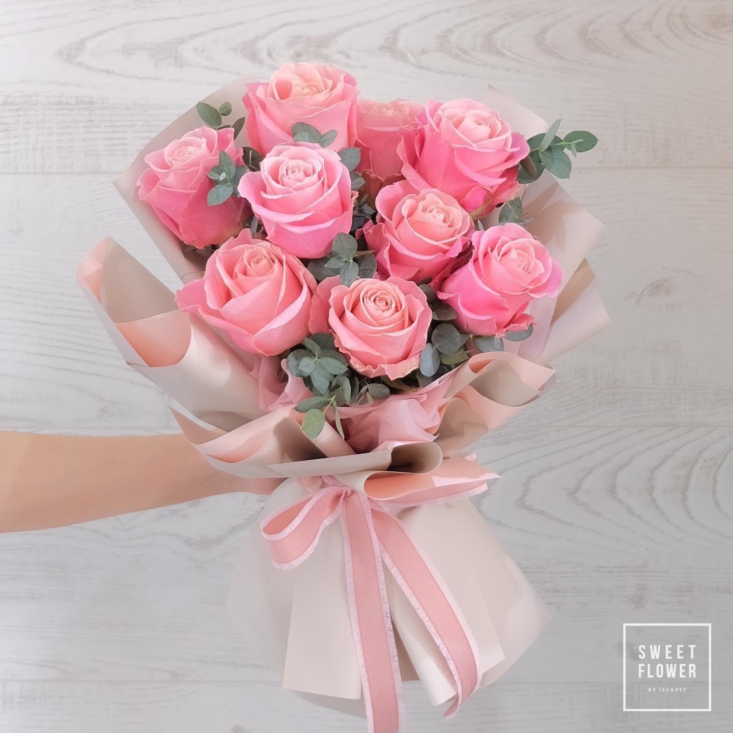 ช่อ พาสเทล หวาน ดอกไม้หลัก กุหลาบ ยูคาลิปตัส/ใบไม้ — ผลงานร้านดอกไม้ Sweetflower by Issaree