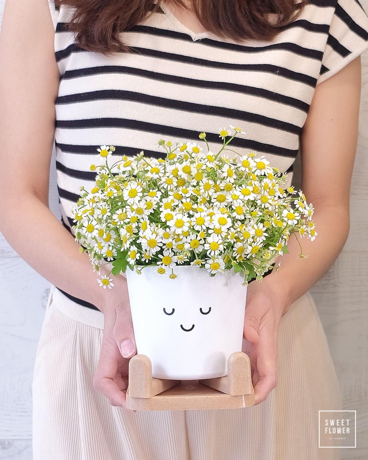 แจกัน เหลือง-ส้ม น่ารัก ดอกไม้หลัก เดซี่/มาร์กาเร็ต — ผลงานร้านดอกไม้ Sweetflower by Issaree — ภาพที่ 1 จาก 1