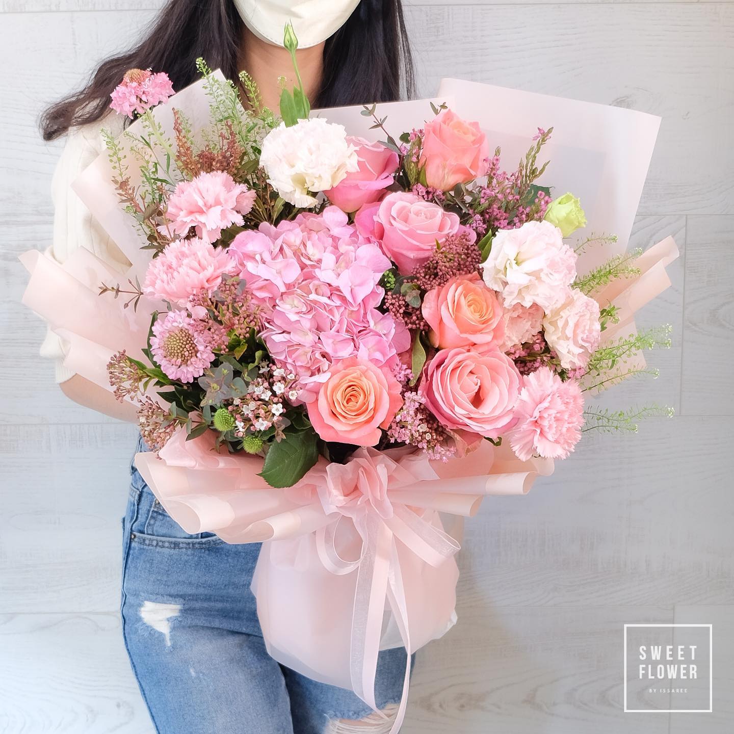 ช่อ พาสเทล หวาน ดอกไม้หลัก กุหลาบ ไฮเดรนเยีย คาร์เนชั่น — ผลงานร้านดอกไม้ Sweetflower by Issaree