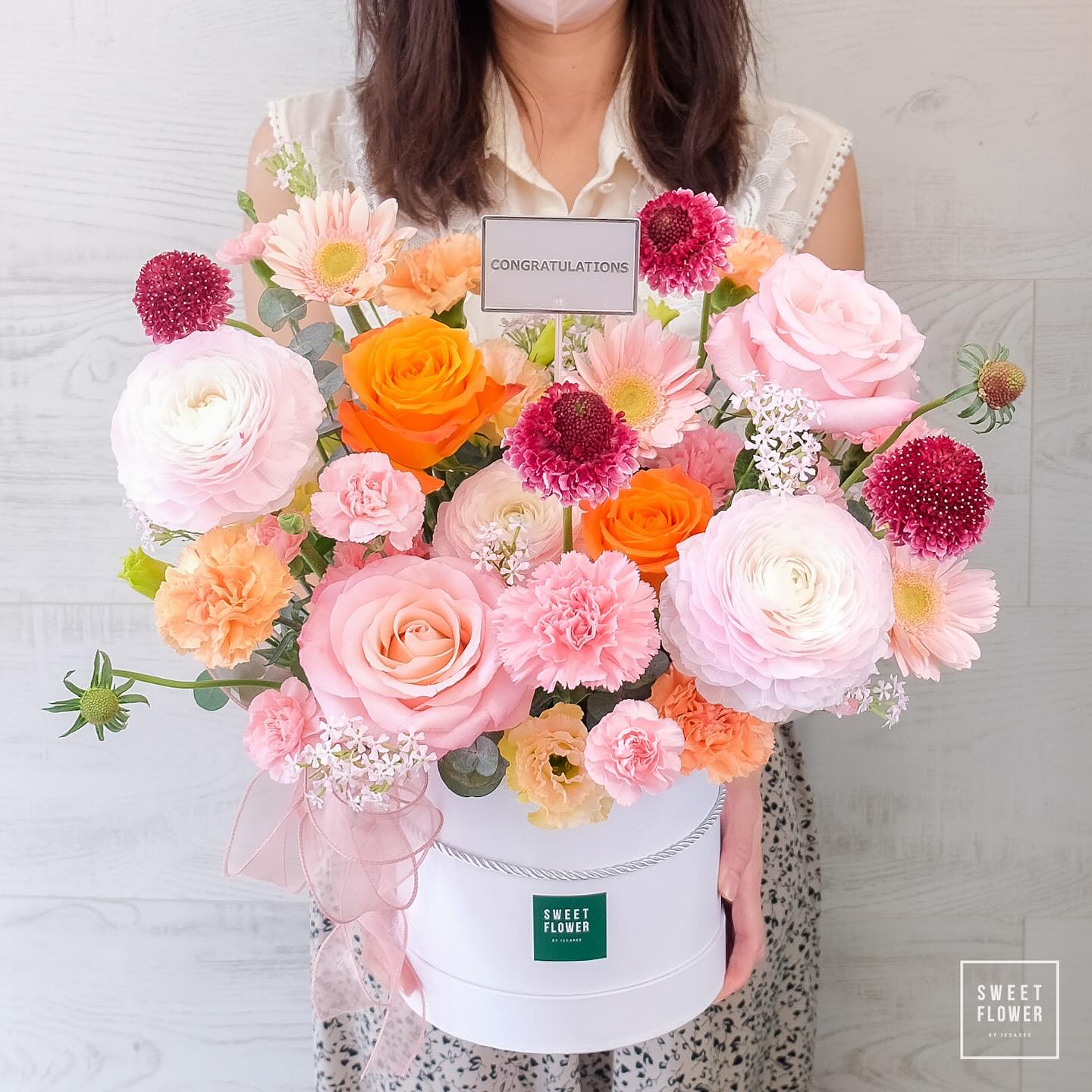 กล่อง ชมพู หวาน ดอกไม้หลัก กุหลาบ คาร์เนชั่น อื่นๆ — ผลงานร้านดอกไม้ Sweetflower by Issaree — ภาพที่ 2 จาก 2