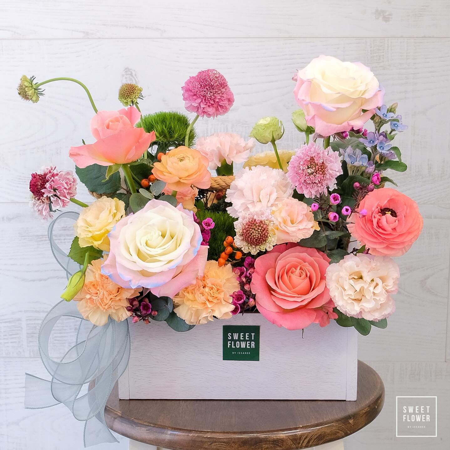 กล่อง พาสเทล หวาน ดอกไม้หลัก กุหลาบ คาร์เนชั่น เบญจมาศ/มัม — ผลงานร้านดอกไม้ Sweetflower by Issaree
