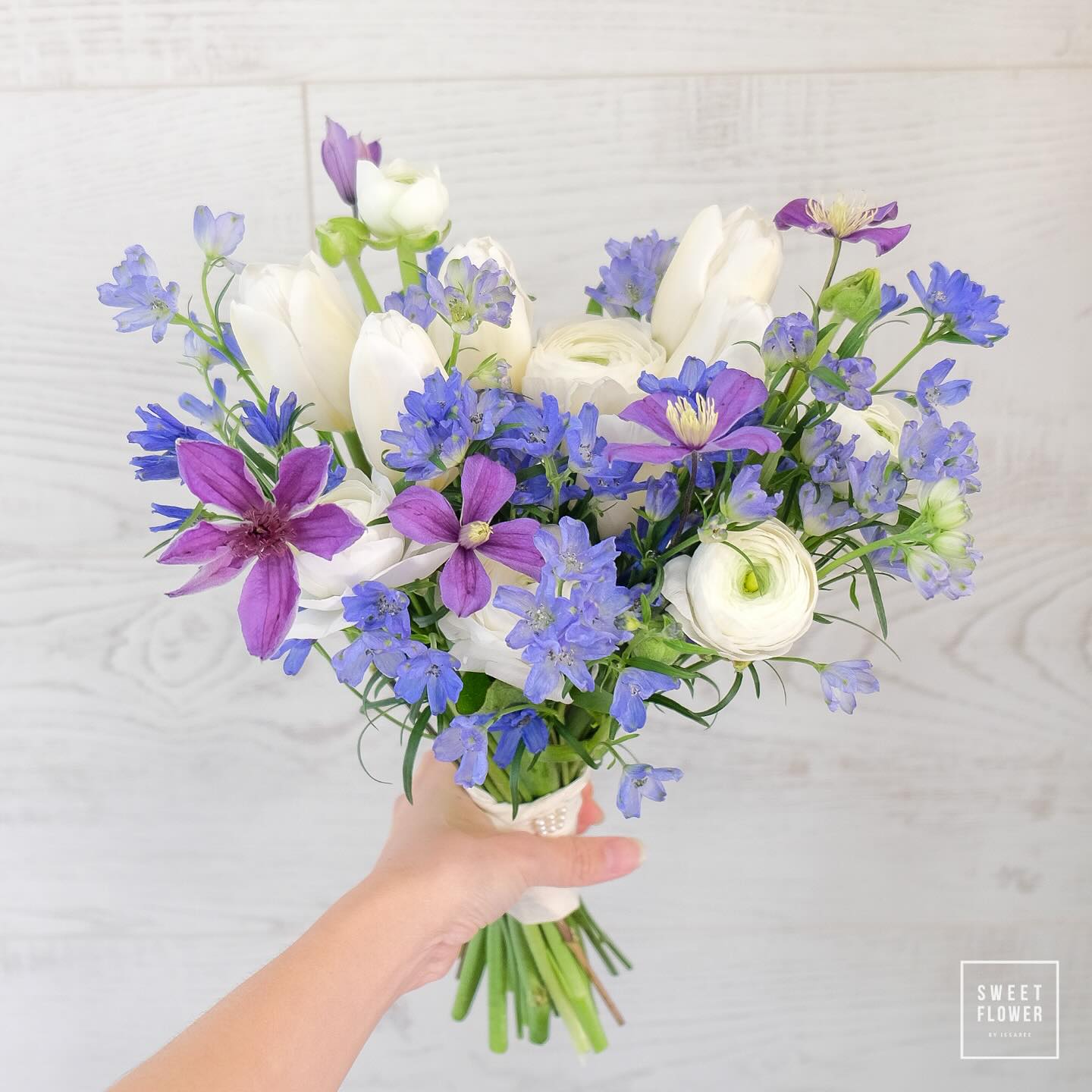 ช่อ ม่วง-ฟ้า คลาสสิก ดอกไม้หลัก ทิวลิป รันนันคูรัส อื่นๆ — ผลงานร้านดอกไม้ Sweetflower by Issaree