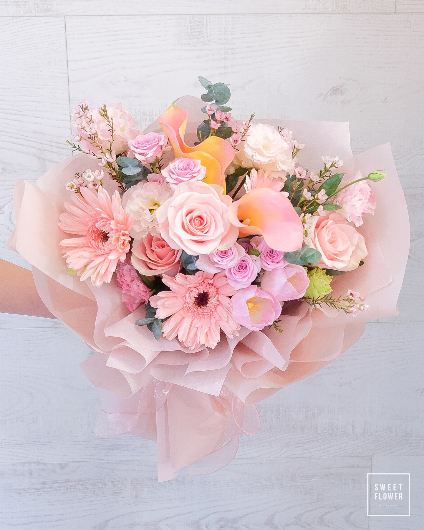 ช่อ ชมพู หวาน ดอกไม้หลัก กุหลาบ คาร์เนชั่น อื่นๆ — ผลงานร้านดอกไม้ Sweetflower by Issaree — ภาพที่ 3 จาก 3