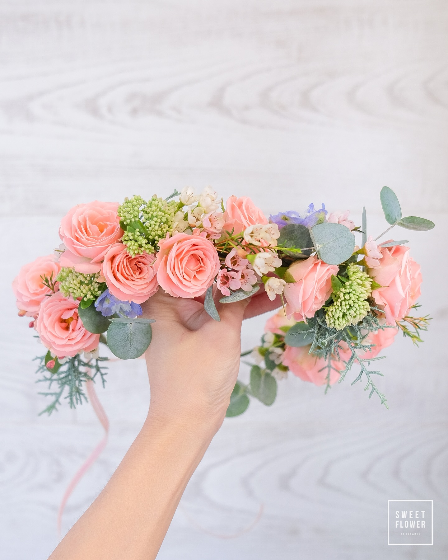 มงกุฎ พาสเทล หวาน ดอกไม้หลัก กุหลาบ ยูคาลิปตัส/ใบไม้ อื่นๆ — ผลงานร้านดอกไม้ Sweetflower by Issaree — ภาพที่ 2 จาก 2