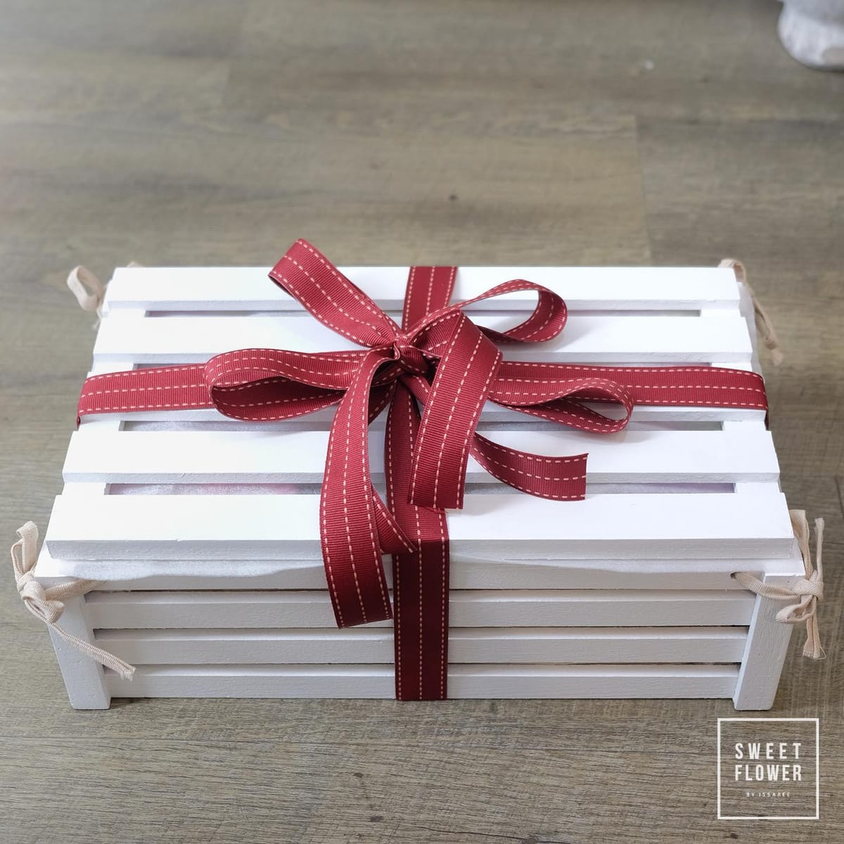 กล่อง สดใส คลาสสิก ดอกไม้หลัก เยอบีร่า กุหลาบ — ผลงานร้านดอกไม้ Sweetflower by Issaree