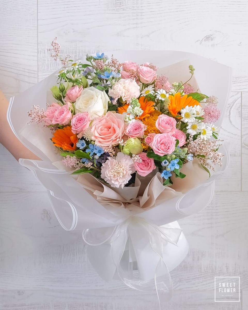 ช่อ สดใส หวาน ดอกไม้หลัก กุหลาบ คาร์เนชั่น อื่นๆ — ผลงานร้านดอกไม้ Sweetflower by Issaree