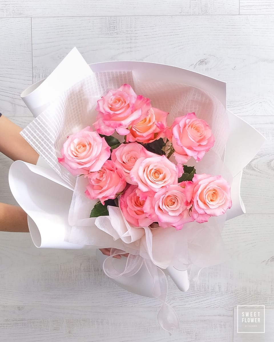 ช่อ ชมพู หวาน ดอกไม้หลัก กุหลาบเอกวาดอร์ — ผลงานร้านดอกไม้ Sweetflower by Issaree — ภาพที่ 1 จาก 2